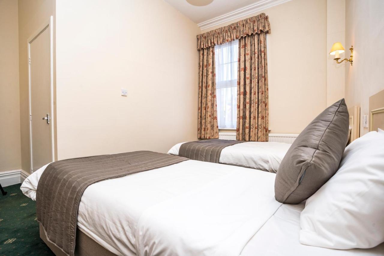 Borough Arms Hotel ニューカッスル・アンダー・ライム エクステリア 写真